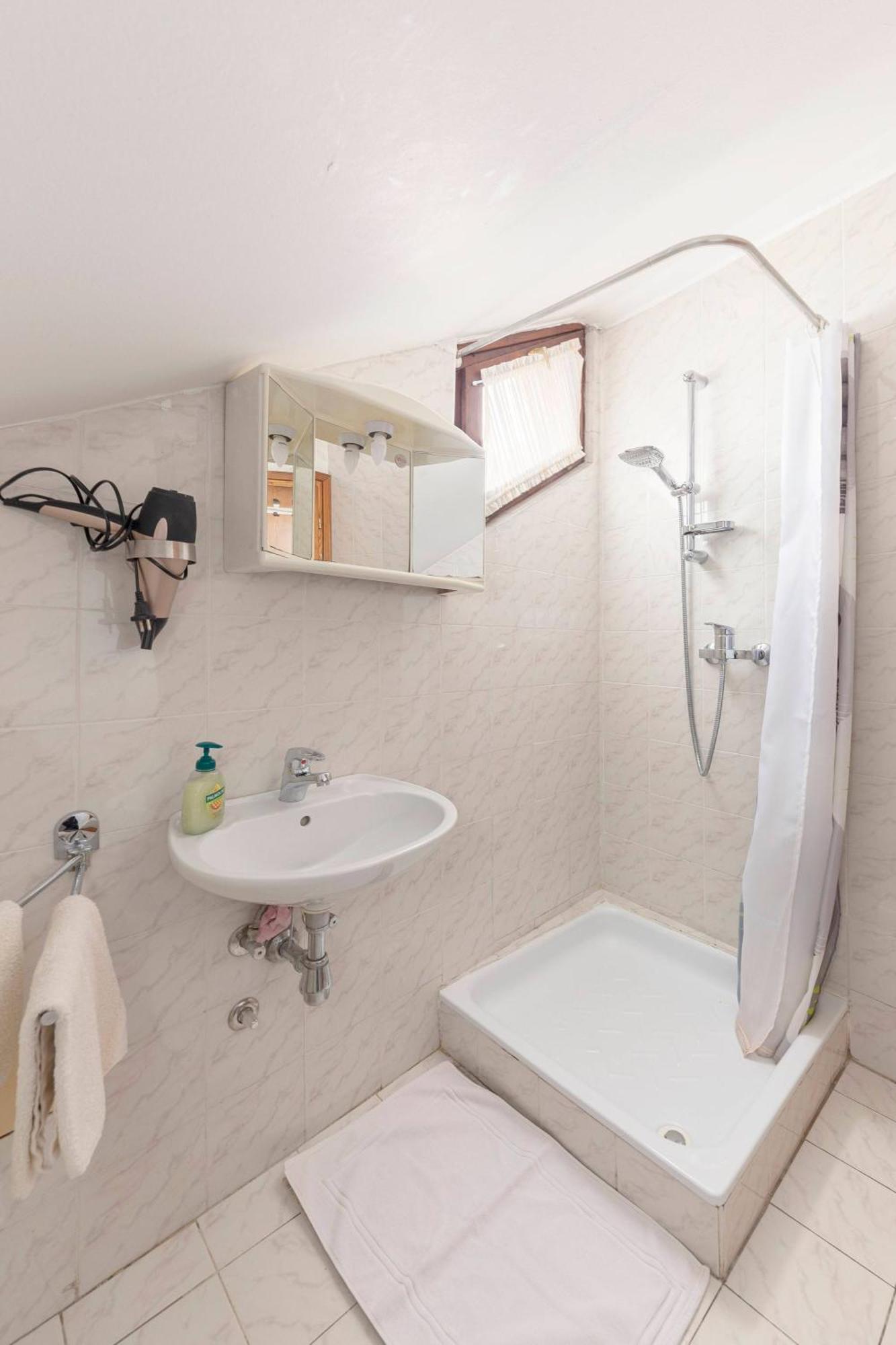 Bed And Breakfast Mili Vrh カムニーク エクステリア 写真