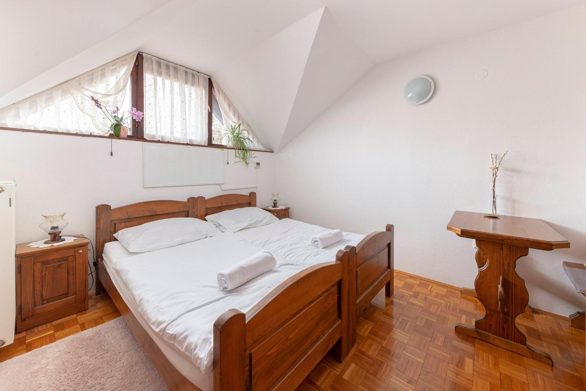 Bed And Breakfast Mili Vrh カムニーク エクステリア 写真