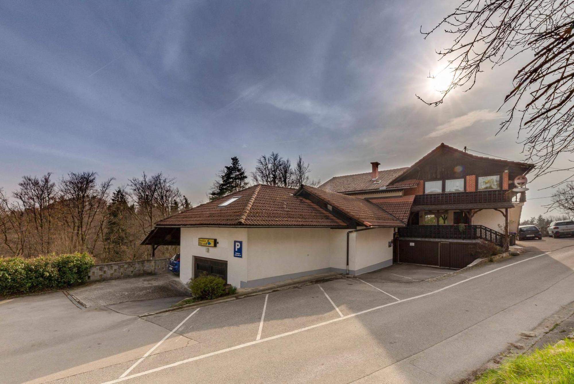 Bed And Breakfast Mili Vrh カムニーク エクステリア 写真